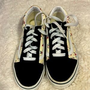 Vans Youth Size 2 - Canvas Shoes USED VERY GOOD CONDITION
